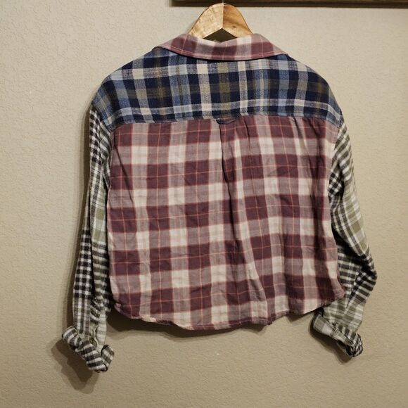 American Eagle Womens Crop Button Up Shirt M Multi Color Plaid Patchwork Flannel - Picture 6 of 6